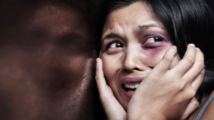 اعيش بين اهلي خادمة  ..  ضرب وشتم ومهانة