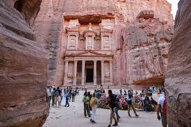 الهلالات : أزمة خانقة في البتراء ..  إغلاق فنادق وتحذيرات من انهيار القطاع السياحي