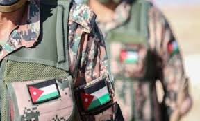 الجيش: إصابة عدد من المهربين بعد تطبيق قواعد الاشتباك عليهم وضبط كميات كبيرة من المخدرات (صور)