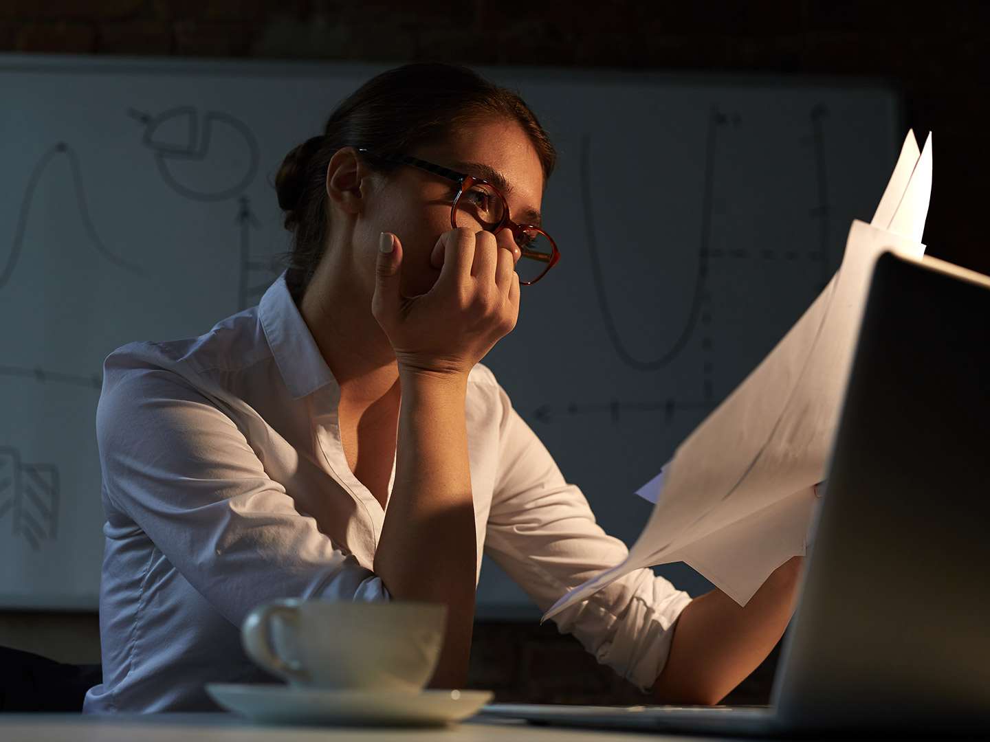 5 عادات يومية تظنينها صحية وهي تدمر مناعتكِ بدل تقويتها