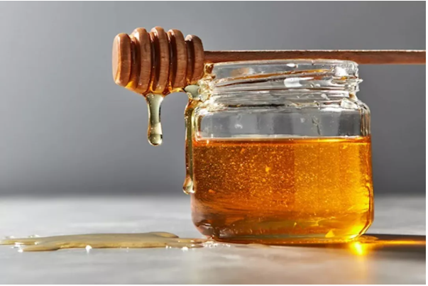 العسل في رمضان- خبير تغذية يوصي بتناوله في هذا الوقت