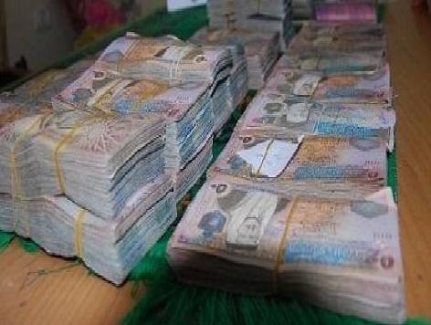 بنوك تفاجىء الأردنيين برفع نسبة الفائدة على قروض مضى عليها سنوات بأكثر من (500)دينار على كل قرض