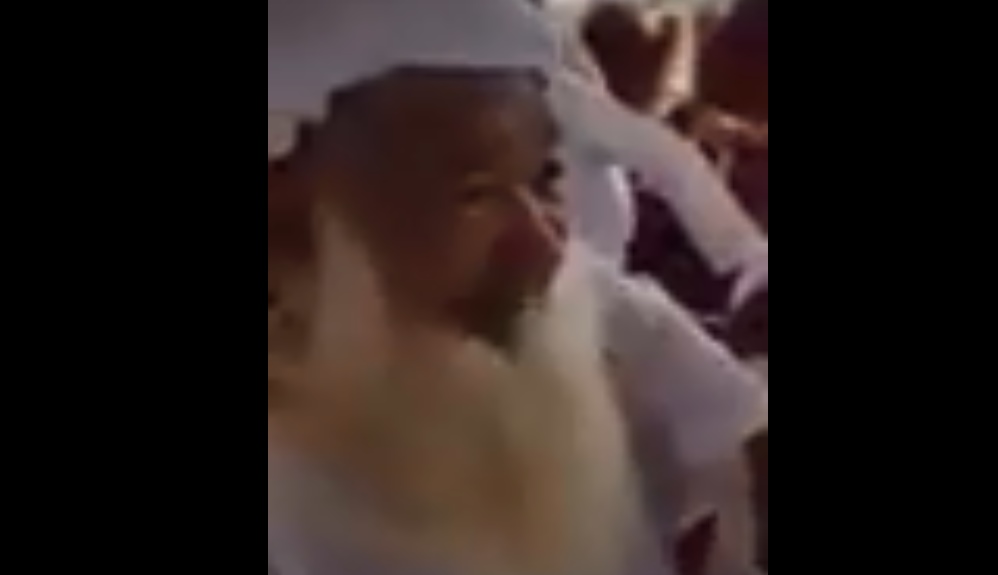 بالفيديو  ..  رغم بلوغه 95 عاماً ..  مسن إماراتى يدخل "عش الزوجية" للمرة الثالثة 