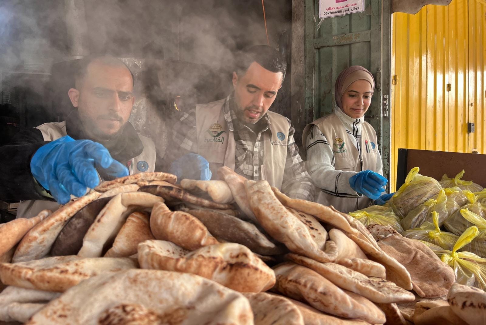 “الخيرية الهاشمية” تواصل تنفيذ مشاريع توزيع الخبز في قطاع غزة