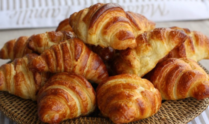 طريقة عمل الكرواسون السريع