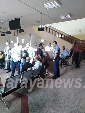 بالصور .. موظفو المحاكم الشرعية ينفذون اضرابا عن العمل ويغلقون مكاتبهم 