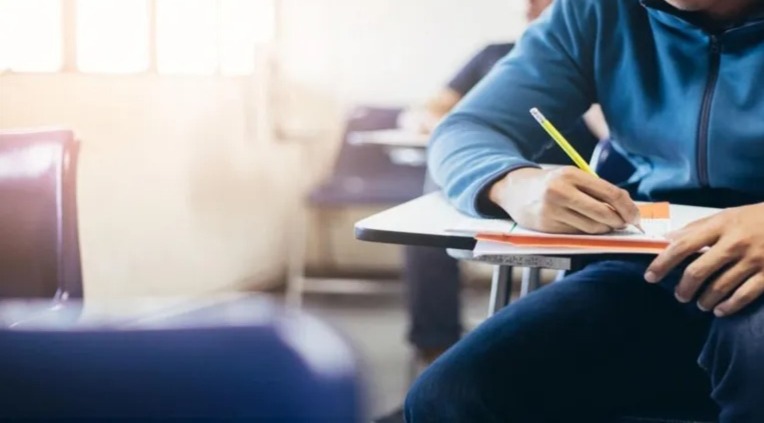 تطبيق أسس النجاح والرسوب بحق الطلبة المتجاوزين لعدد أيام الغياب