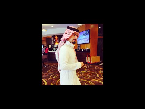 بالفيديو ..  رد فعل المارة على مبتعث سعودي طلب احتضانه