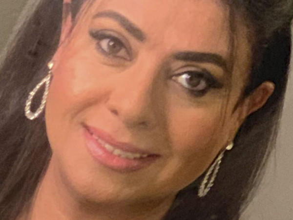 نشوى مصطفى تؤدي مناسك العمرة