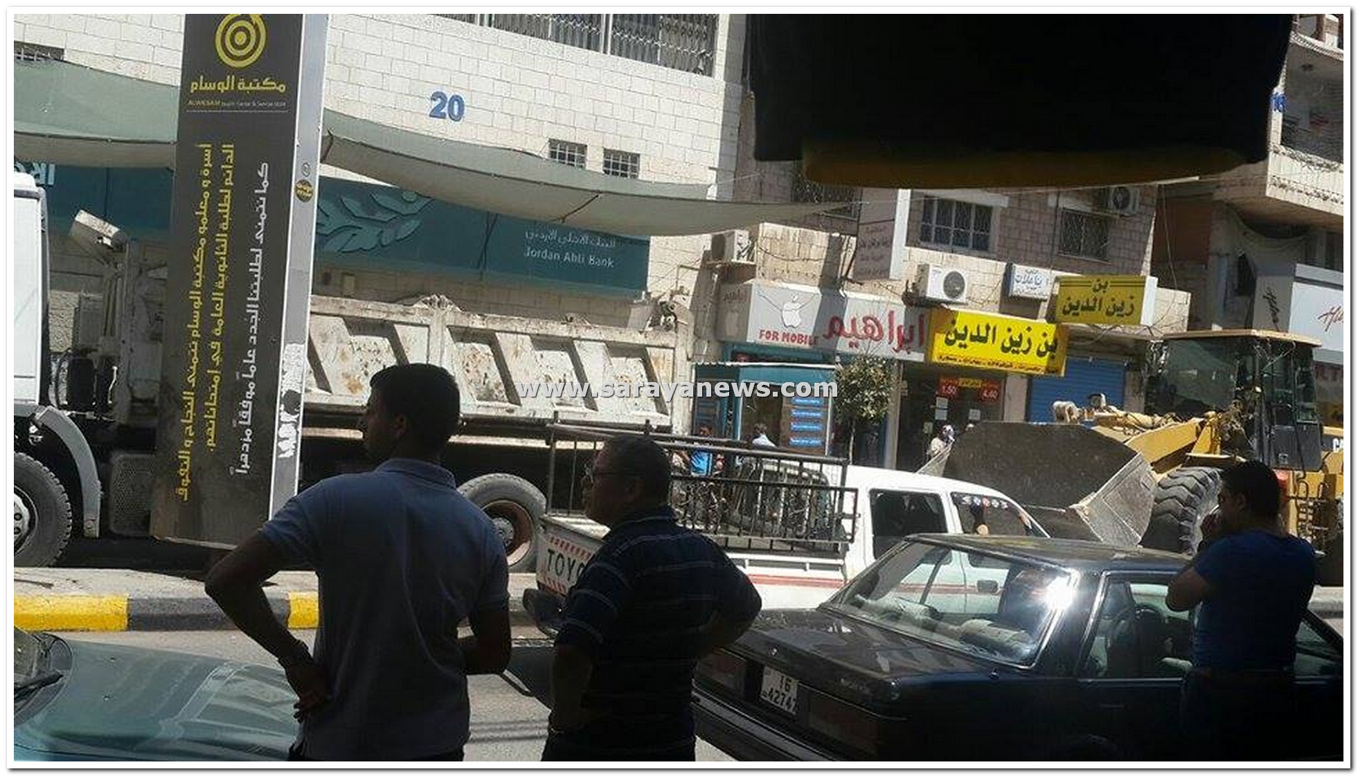 بالصور :  إزالة 140 بسطة مخالفة بحملة امنية في الزرقاء