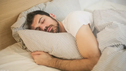 دراسة حديثة ..  النوم الجيد يطيل حياة الإنسان ويضيف سنوات لعمره