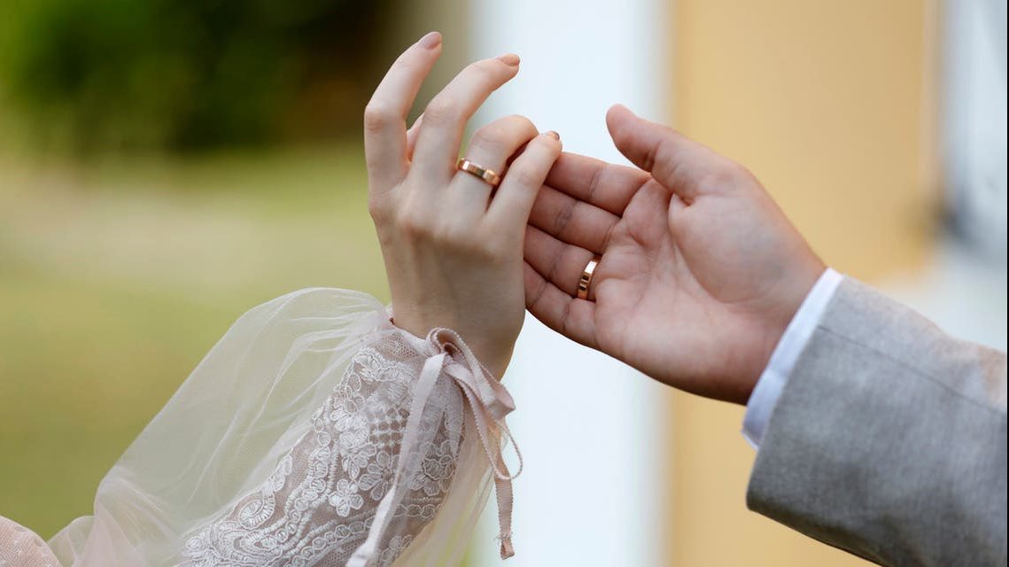 شخص أراه مناسبًا للزواج بي من جميع النواحي فهل أدعو الله أن يرزقني إياه