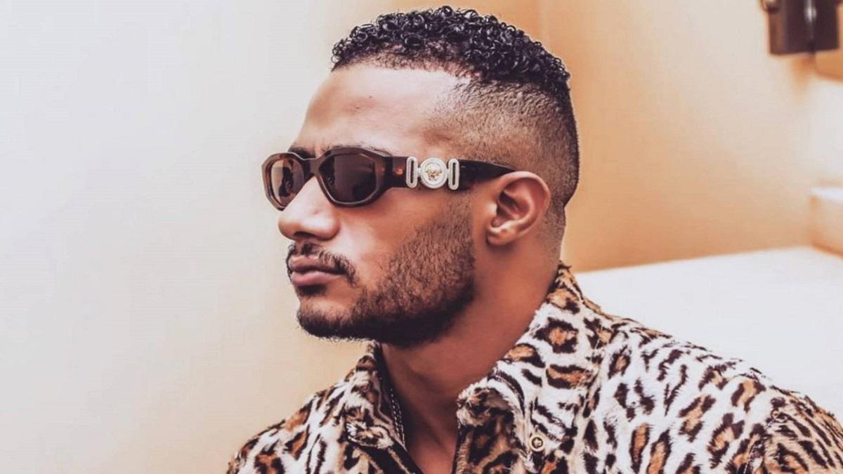 بالصور  ..  14 فتاة وسيجار ..  هكذا روج محمد رمضان لأغنية ”رايحين نسهر“