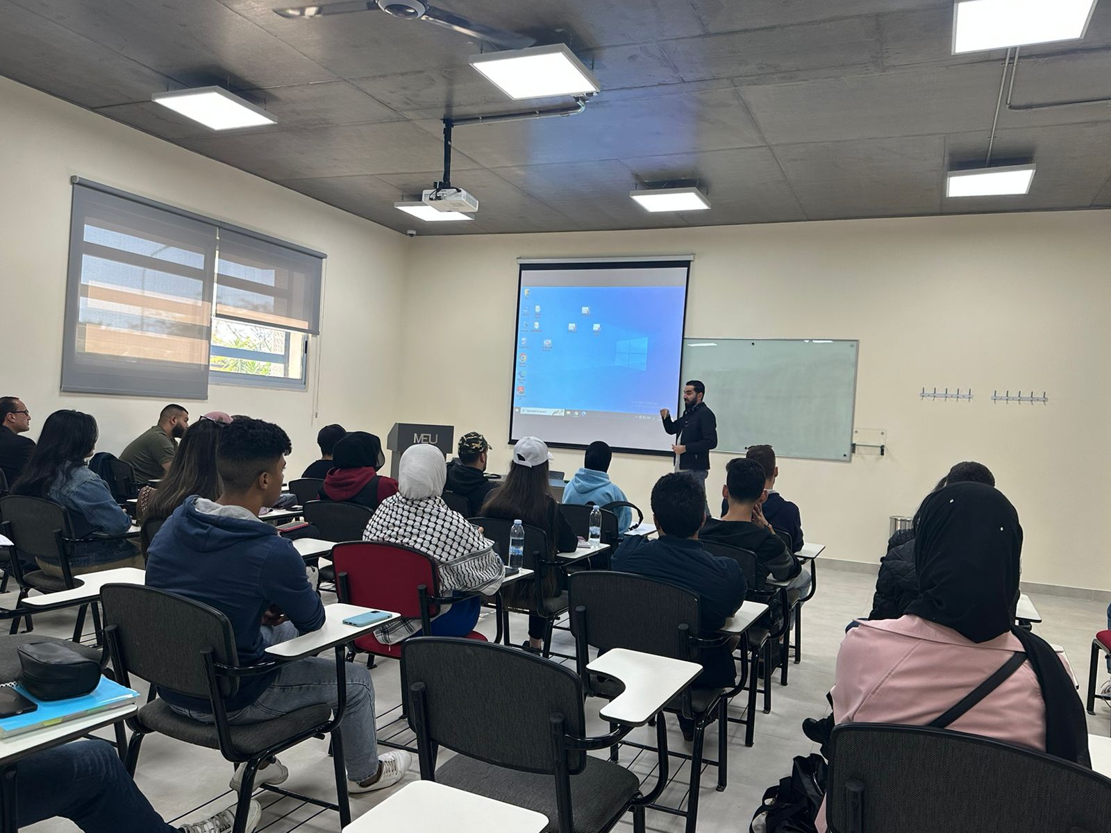 المراسل الصحافي عصب الأخبار… جلسة حوارية لطلبة “إعلام الشرق الأوسط”