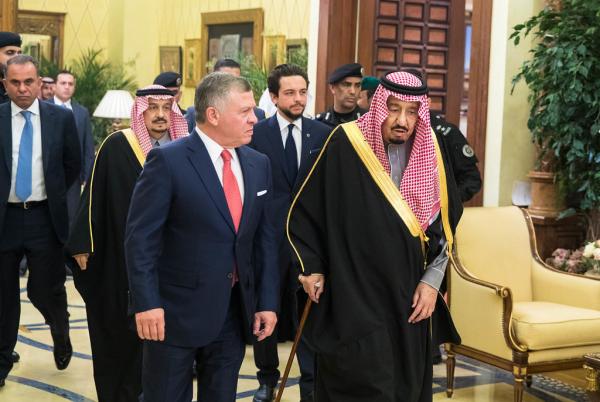الملك يؤكد لخادم الحرمين وقوف الأردن مع السعودية