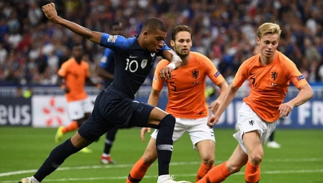 جيرو يقود منتخب فرنسا للفوز على هولندا في دوري أمم أوروبا