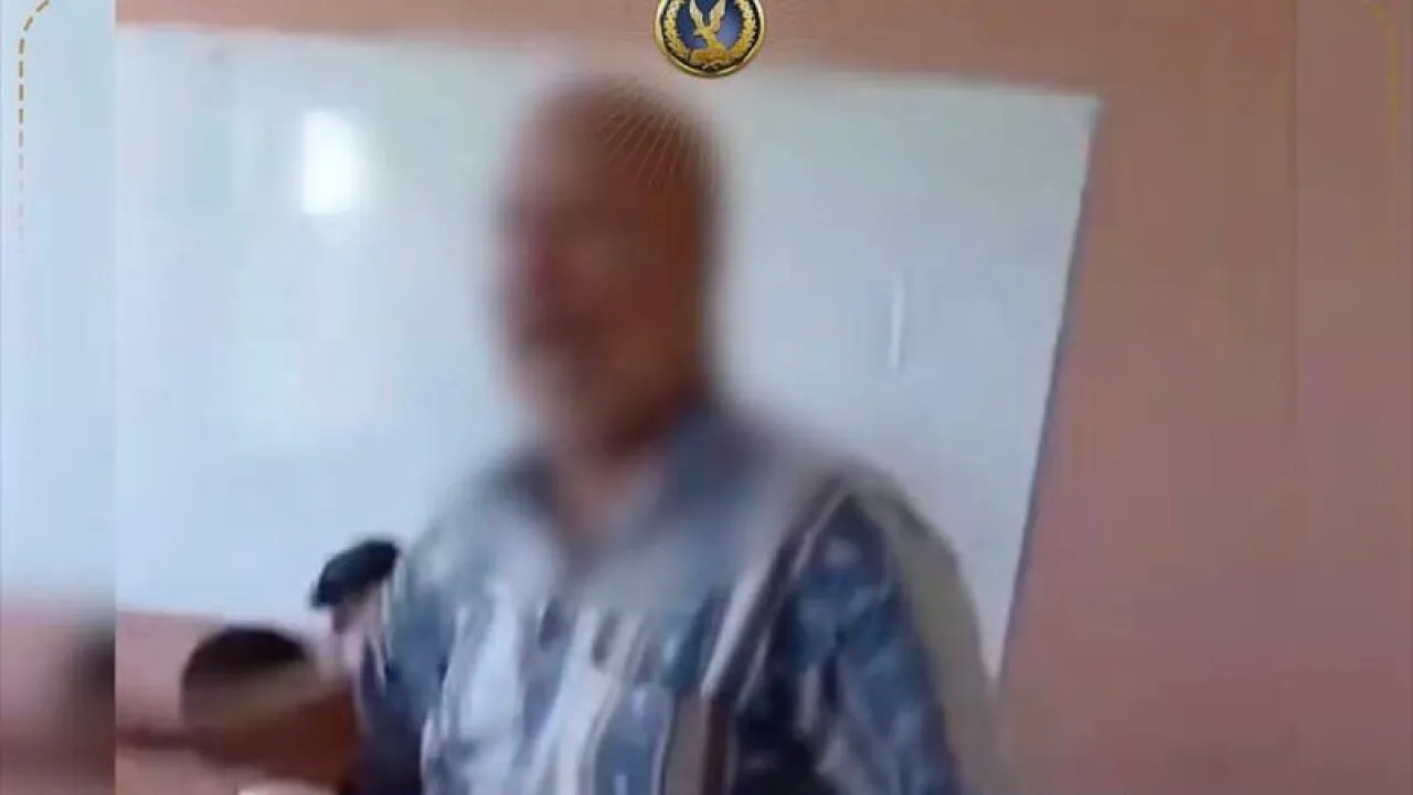 لرفضه السماح بالغش ..  ضبط شخصين أتلفا سيارة مراقب امتحانات في مصر
