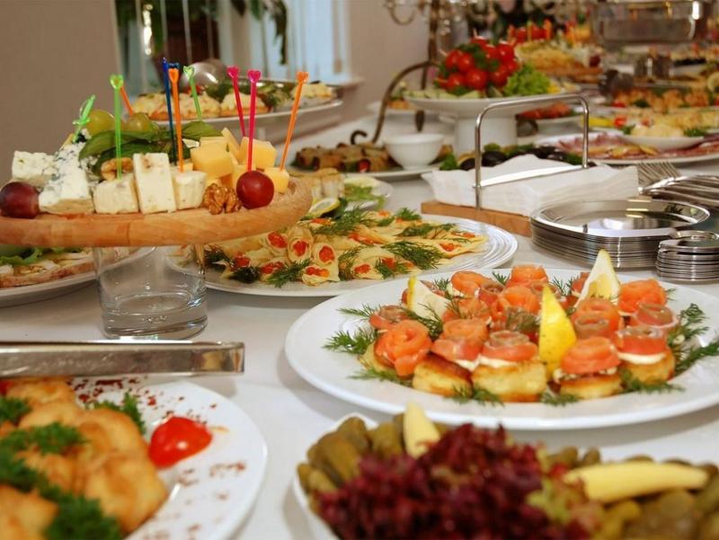 7 قواعد عند تلبية دعوات الإفطار