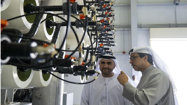 الإمارات تفتتح أكبر محطة لتحلية مياه البحر