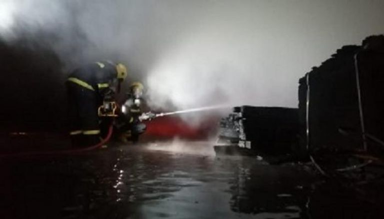 حريق هائل في مخزن للمواد الإنشائية بالعراق ..  ومطالب بالتحقيق (صور)
