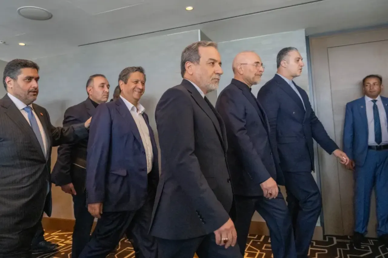 بعد أنباء مغادرة الوفد الإيراني ..  نفي أمريكي لتوقف محادثات سويسرا