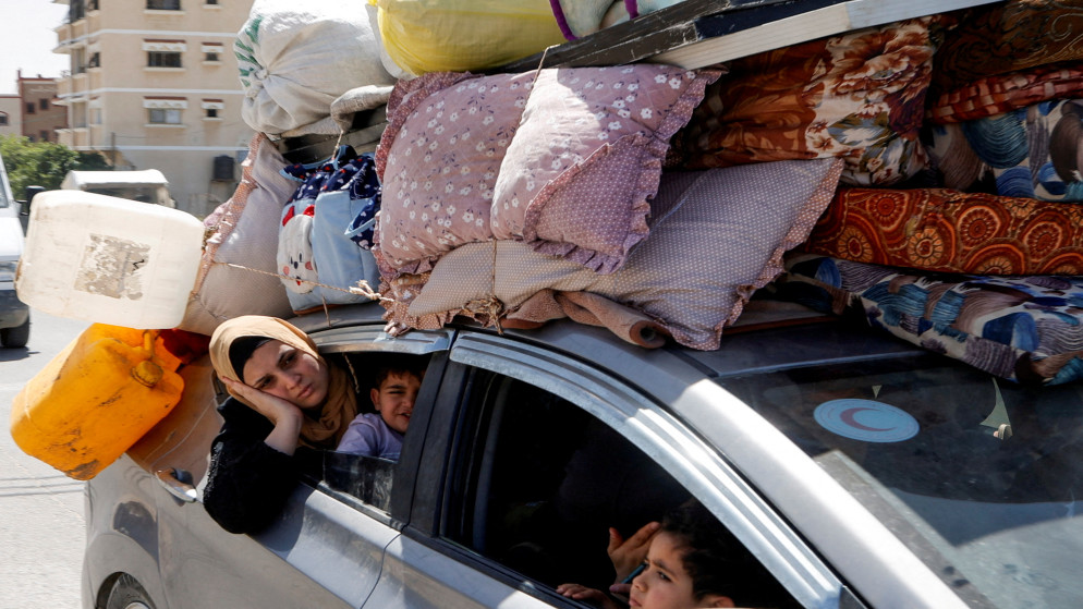 الاحتلال يجبر الفلسطينيين على النزوح قسرا من مناطق جديدة في مدينة غزة