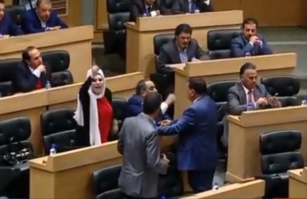 جدال حاد و فوضى بين النواب اثناء النقاش حول قانون التقاعد المدني و الطراونة يهدد بالانسحاب