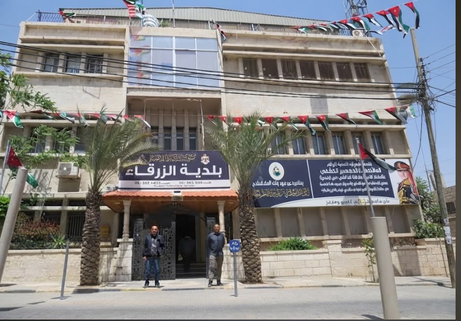 "بلدية الزرقاء" ترد على إحالة موظفين إلى مكافحة الفساد: وفرنا ملايين الدنانير ..  وأين الضرر بالمال العام؟