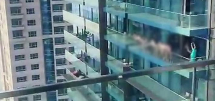 جلسة تصوير "فاضحة" بدبي تدفع السلطات للتحرك  ..  القبض على 40 عارضة أزياء بعد نشر فيديو مُخلٍّ بالآداب  ..  صور و فيديو