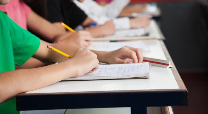 طلبة ثانوية عامة في إربد يعانون من بعد المسافة بين مساكنهم والمدرسة ومطالب بإيجاد حل