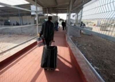 سلطات الاحتلال تسمح لـ72 طالبا من غزة بالسفر إلى الخارج  