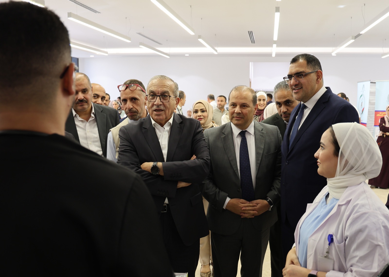 مستشفى الاستقلال ينظّم يومًا طبيًا مجانيًا لموظفي وزارة الأشغال برعاية وزير الأشغال المهندس ماهر أبو السمن