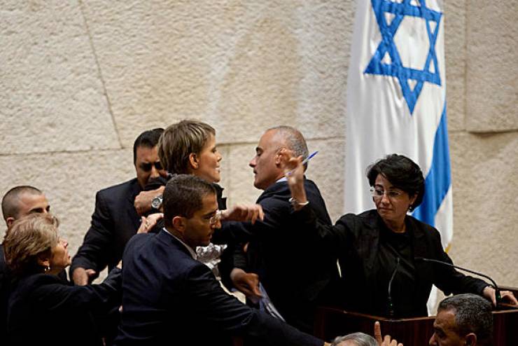نتنياهو يطالب بإقصاء "الزعبي" من الكنيست