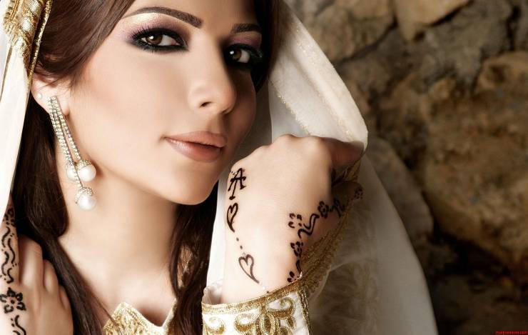 صورة ..  أصالة نشرت صورة غير لائقة لها على البحر وحذفتها فوراً