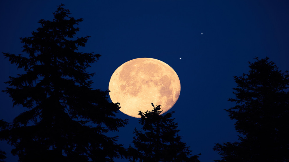 بدران في شهر أيار… سماء الأردن والمنطقة على موعد مع "البدر الأزرق"