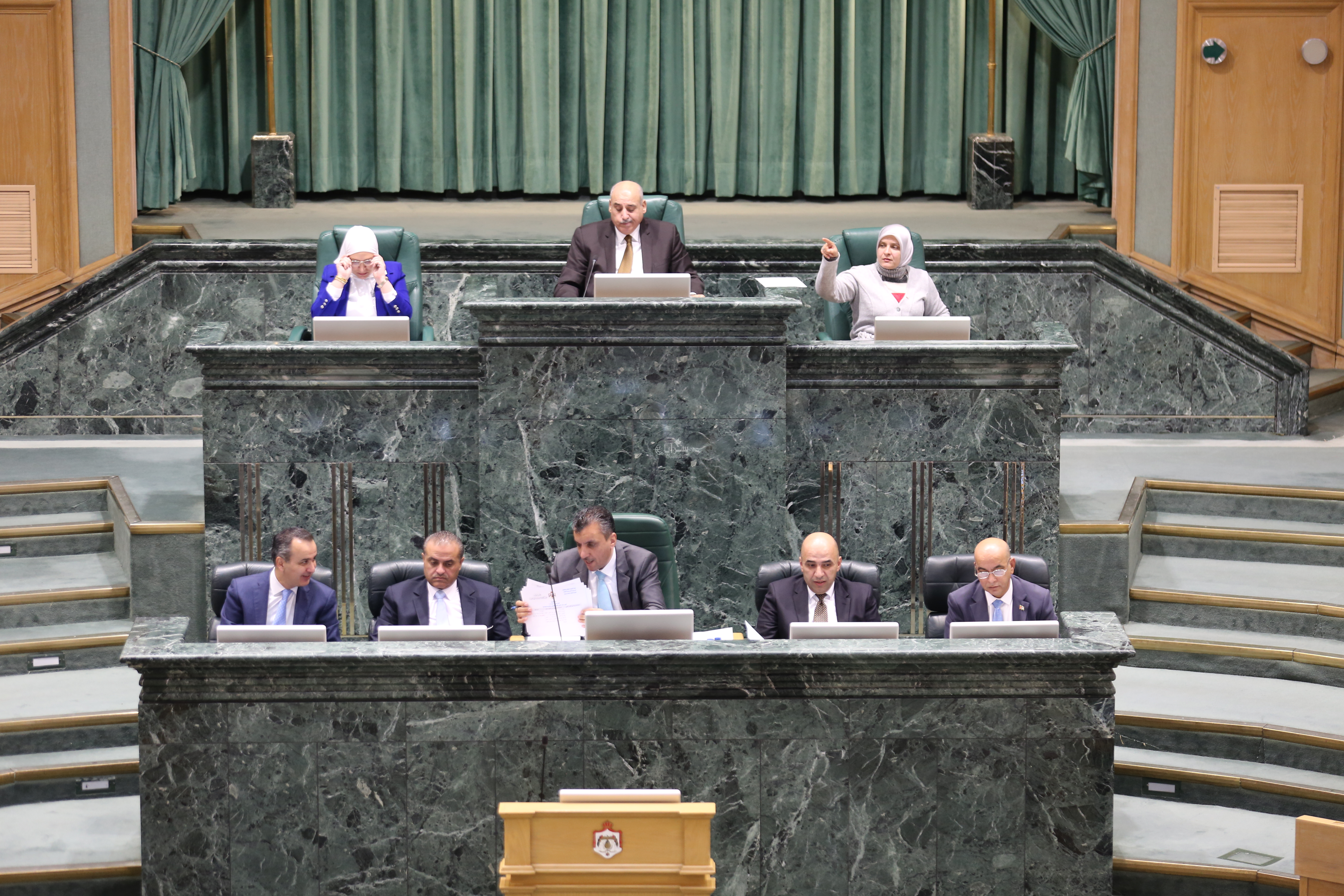 نواب يناقشون مشاريع قوانين  ..  وفتح ملف الإلقاء العشوائي للنفايات في المجلس