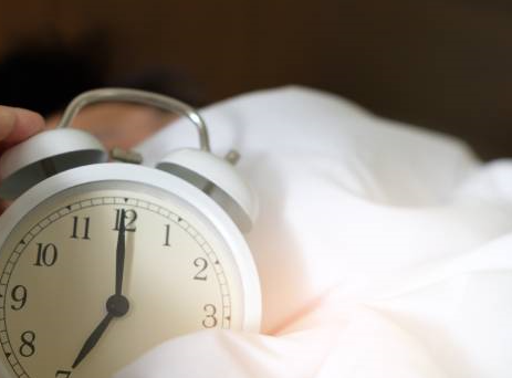 هل تعاني من صعوبة في النوم؟ إليك 8 أشياء تساعد على النوم الصحي والعميق