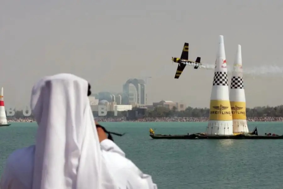 الإمارات ..  تحطم طائرة خفيفة للرياضات الجوية‏ ومصرع قائدها ومرافقه