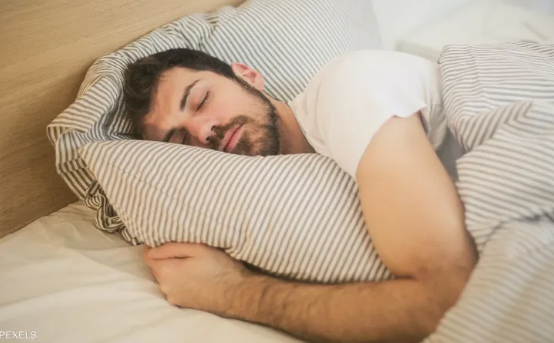 كيف يمكن لقلة النوم أن تؤثر على حالتك المزاجية؟
