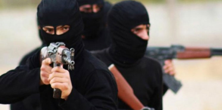 على غرار كيم كردشيان ..  مُلثّمون يقتحمون منزل ممثلة هندية شهيرة في باريس ويضربونها هي وصديقها