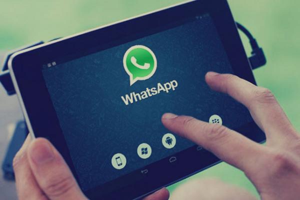 "واتس آب" يجمع دفعة معلمين بعد انقطاع 38 عامًا