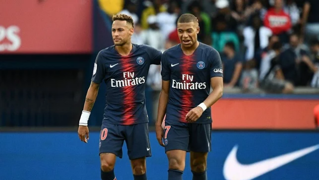 بالصور ..  جماهير ريال مدريد تسخر من صفقة ماريانو: نيمار أو مبابي؟