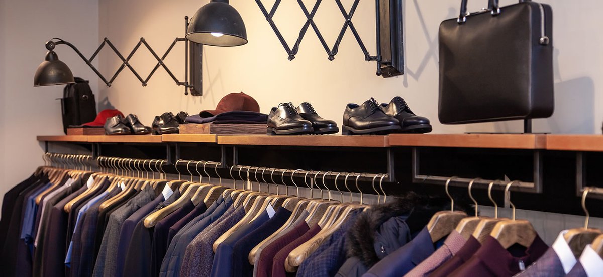 القبض على عارض أزياء بعد سرقة ملابس "فاخرة" من متجر