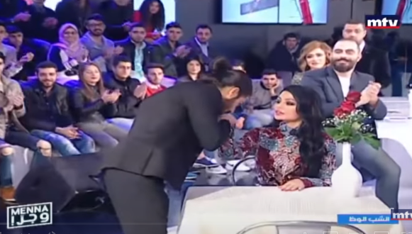بالفيديو ..  عرسان يتقدمون لطلب يد هيفاء وهبي للزواج على الهواء مباشرة