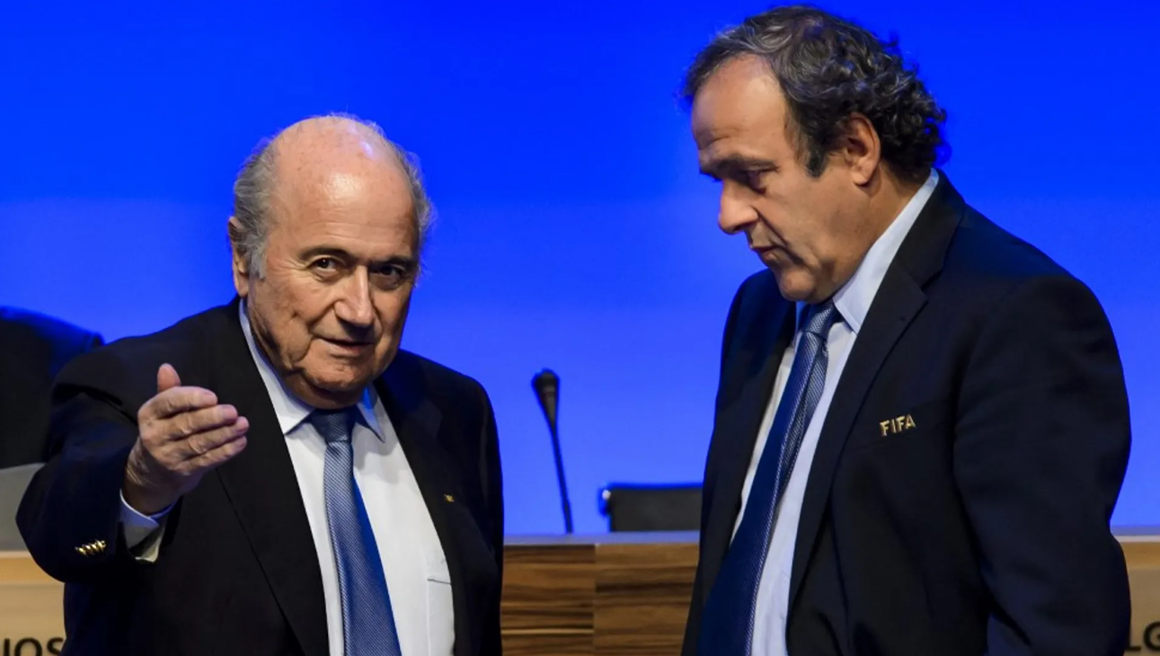 محكمة الفيفا ..  هذه تفاصيل قضية بلاتر وبلاتيني
