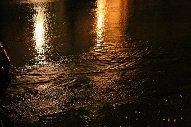 في حدث نادر : الأمطار متواصلة منذ قرابة 20 ساعة في العاصمة
