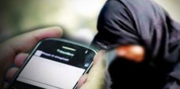 سعودي يبتز مواطنة ويهددها ..  وهذا ما فعله لحظة إلقاء القبض عليه