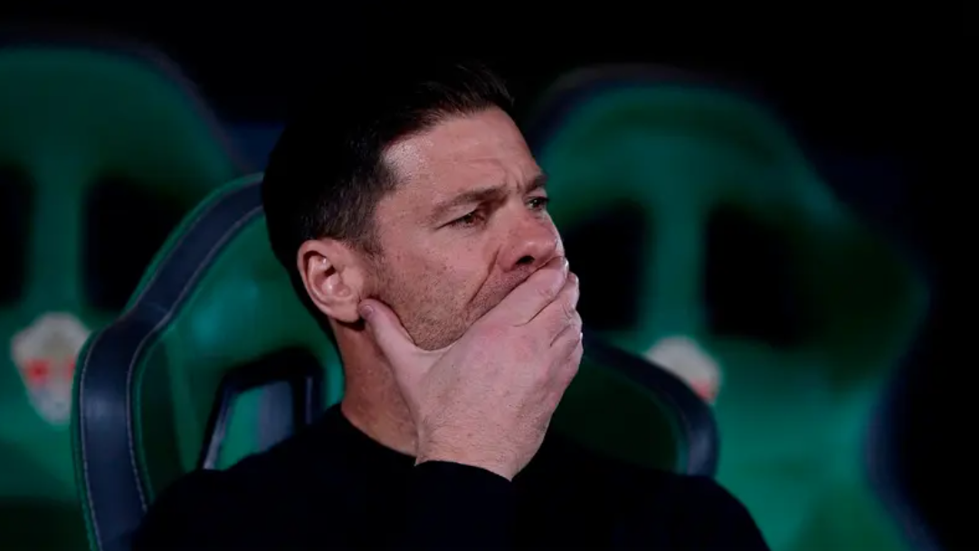 خبير التواصل غير اللفظي يكشف: ألونسو يشعر بالاحتقار تجاه لاعب واحد