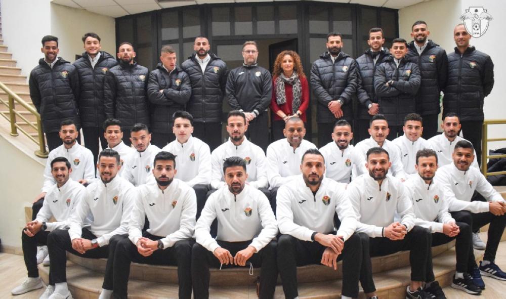 المنتخب الوطني لكرة القدم يبدأ معسكرا تدريبيا في دبي