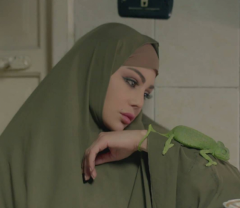 هيفاء وهبي بالحجاب وملتزمة دينيّاً  ..  ما سرّ هذه الصورة؟